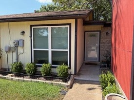 4711 Yucca Hill Dr in Austin, TX - Building Photo