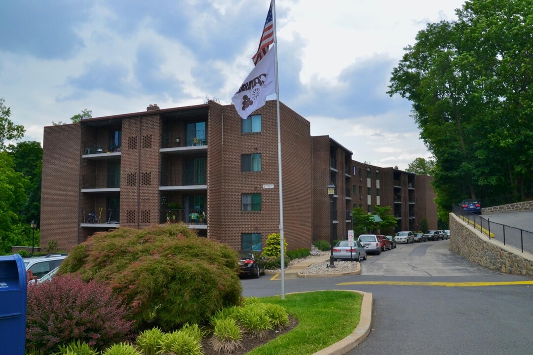 Parkwoode Towers in Ridley Park, PA - Building Photo