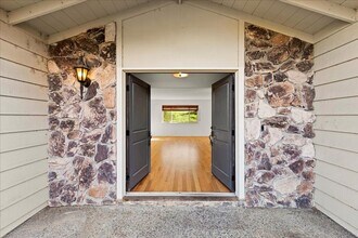 14530 Miranda Rd in Los Altos Hills, CA - Building Photo - Building Photo