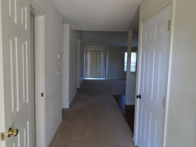 21083 Harbor Ln in St. Robert, MO - Building Photo - Building Photo