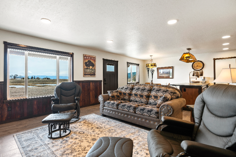 327 Commerce Way in Kalispell, MT - Building Photo
