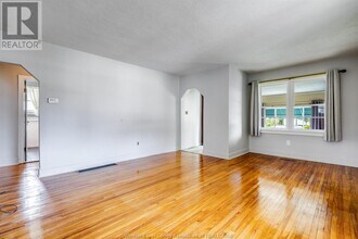 44 McCallum St in Kingsville, ON - Building Photo - Building Photo