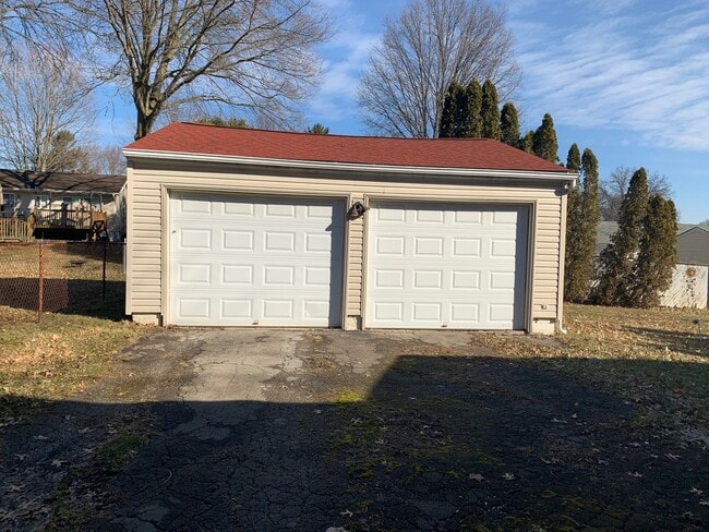 3962 Lake Rd in Youngstown, OH - Building Photo - Building Photo