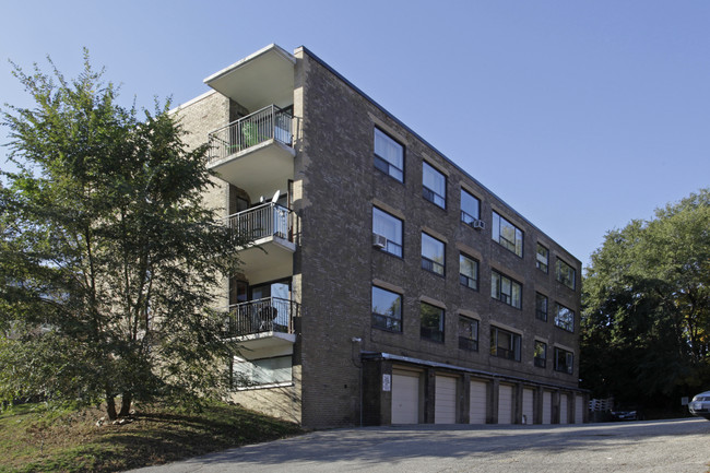 8 Kings Point Dr in Toronto, ON - Building Photo - Primary Photo