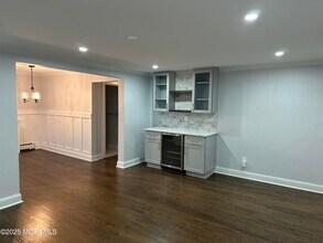 102 Manor Dr in Red Bank, NJ - Building Photo - Building Photo