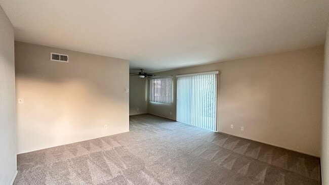 120 Lisa Ln in Costa Mesa, CA - Building Photo - Building Photo