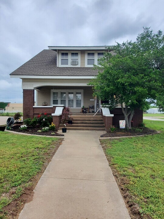 122 S Broadway St in Marlow, OK - Building Photo