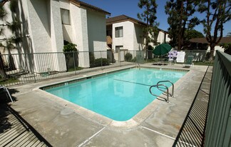 Summerdale Apartments in Anaheim, CA - Building Photo