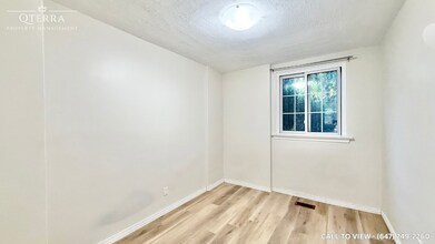 4 Benfrisco Cres in Toronto, ON - Building Photo - Building Photo