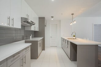 Les Façades du Mesnil in Québec, QC - Building Photo - Building Photo