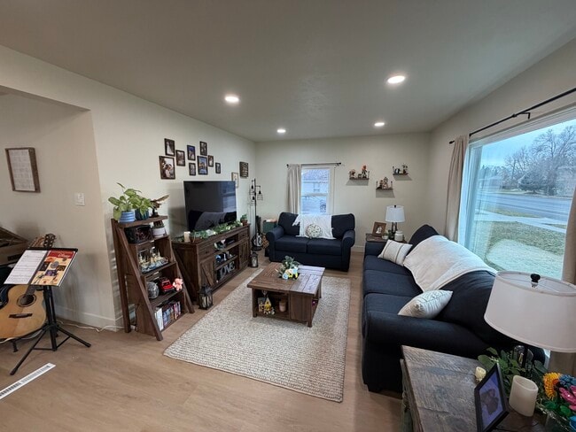 201 S 400 E, Unit Basement Apartment in Springville, UT - Foto de edificio - Building Photo