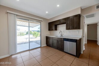 9822 W Silver Bell Dr in Sun City, AZ - Building Photo - Building Photo