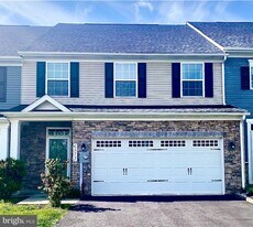 6573 Autumn Olive Dr in Frederick, MD - Building Photo