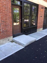 2044 Beacon St, Unit 2 in Waban, MA - Building Photo - Building Photo