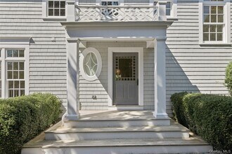 60 Old Town Crossing in Southampton, NY - Building Photo - Building Photo