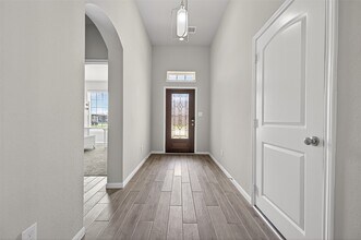 11676 Whirlaway Dr in Willis, TX - Foto de edificio - Building Photo