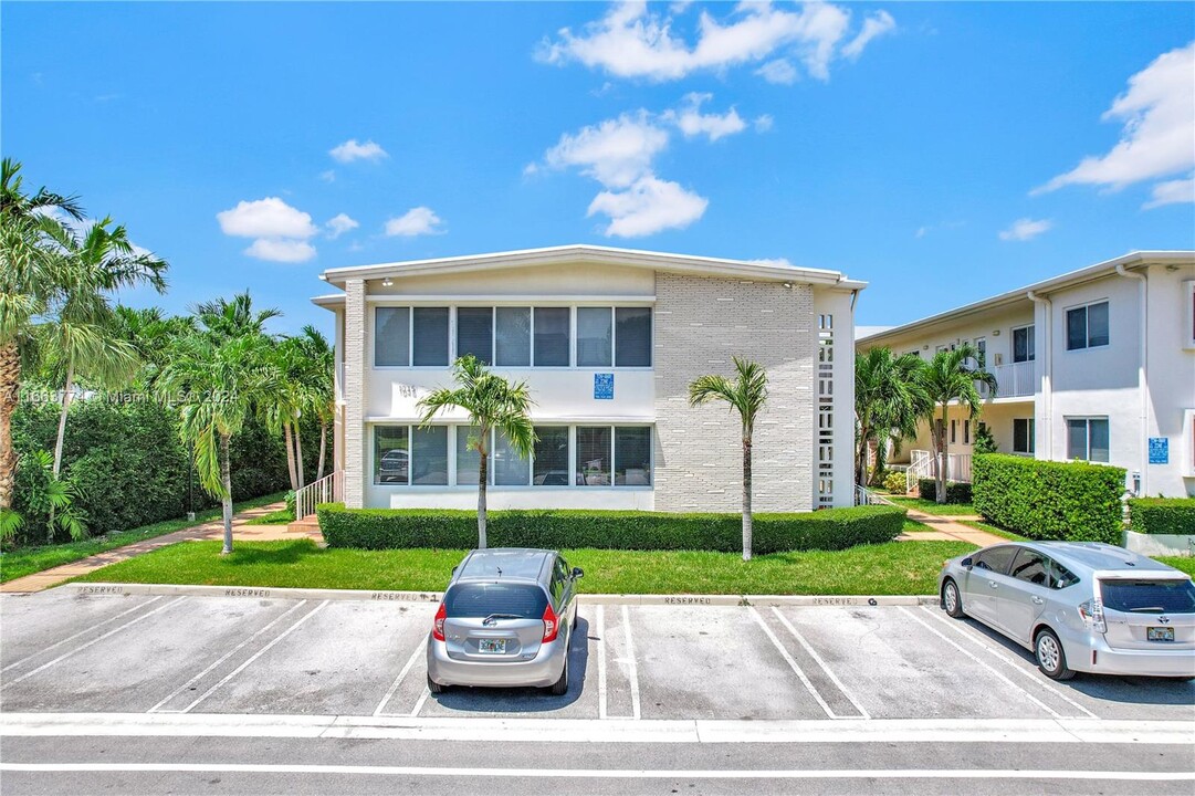 1045 94th St in Bay Harbor Islands, FL - Building Photo