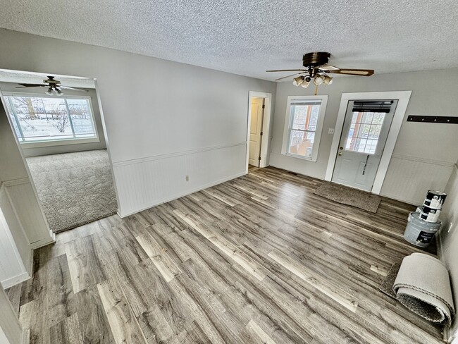 30556 Lanan Rd in Kingston, IL - Building Photo - Building Photo