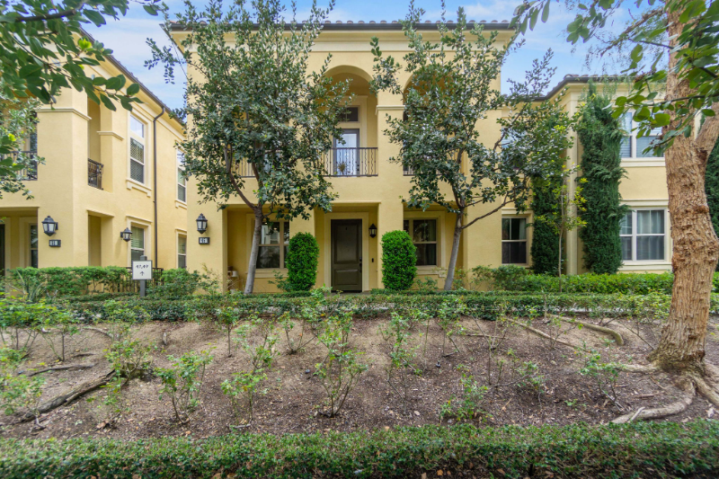 45 Mayfair in Irvine, CA - Building Photo