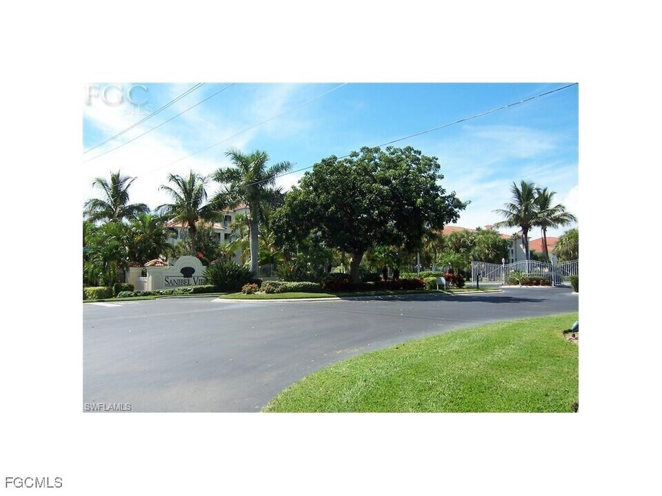 20061 Sanibel View Cir in Ft. Myers, FL - Building Photo
