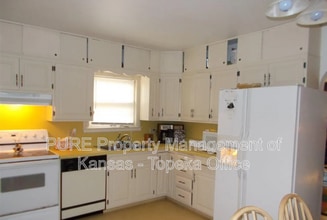 214 NW Broadmoor Ave in Topeka, KS - Building Photo - Building Photo