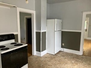 214 Oak St in Slinger, WI - Building Photo - Building Photo
