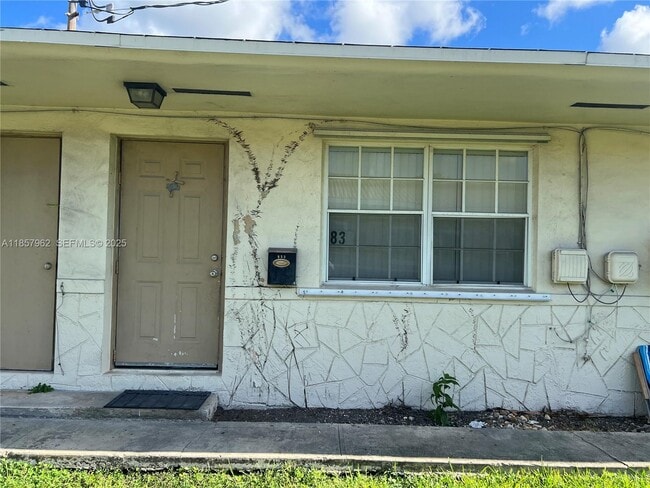 832 NE 5th Ave in Homestead, FL - Building Photo - Building Photo