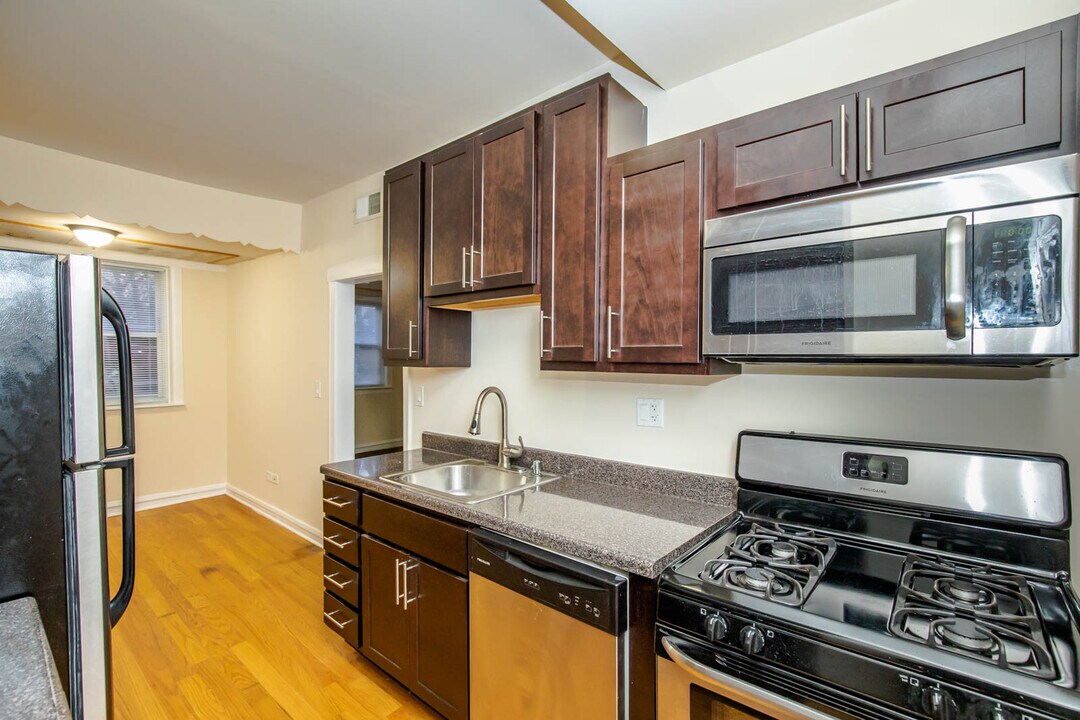 3402 W Berteau Ave-Unit -3402-G in Chicago, IL - Building Photo