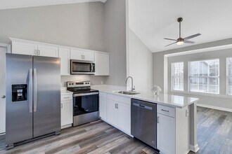 2285 Joann Dr in Spring Hill, TN - Foto de edificio - Building Photo