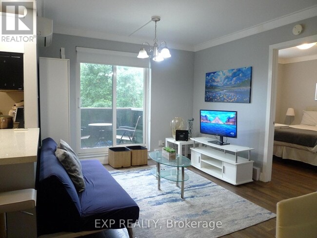 2373 King St E in Hamilton, ON - Building Photo - Building Photo