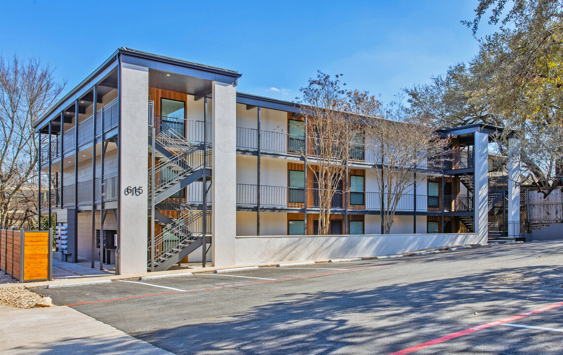 West 7th St Flats in Austin, TX - Building Photo