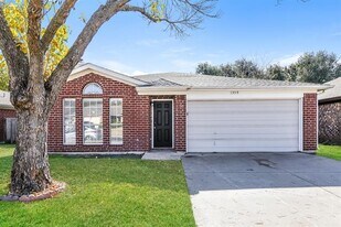 1359 Lincolnshire Way in Fort Worth, TX - Building Photo