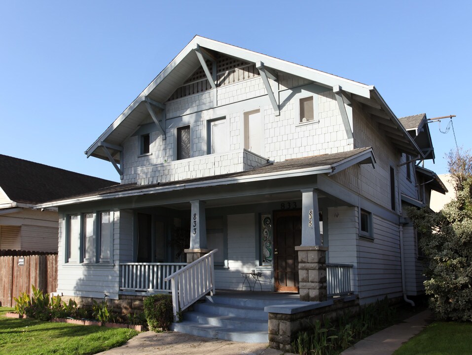 833 Cedar Ave in Long Beach, CA - Foto de edificio