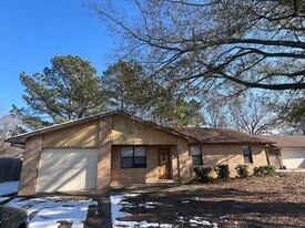 1303 S Greenwich Ave in Russellville, AR - Building Photo