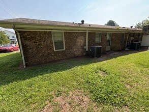 309 W Hill St in Benson, NC - Building Photo - Building Photo