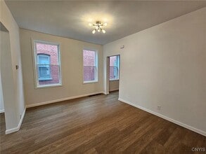 923 Rutger St, Unit Apt 1 in Utica, NY - Foto de edificio - Building Photo