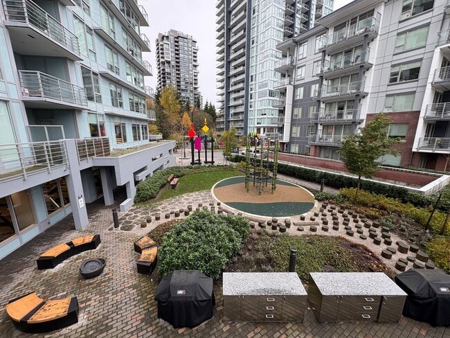 308 Morrissey Rd in Port Moody, BC - Building Photo - Building Photo