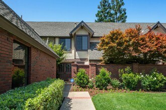 2830 W Kensington Ln in Fresno, CA - Building Photo - Building Photo
