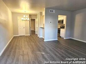 2811 Woodbury Dr in San Antonio, TX - Building Photo