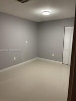 19732 NW 59th Pl in Hialeah, FL - Building Photo