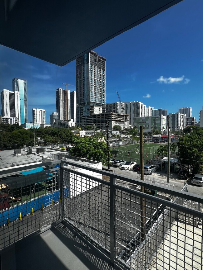 223 NE 26th Ter, Unit A2 in Miami, FL - Foto de edificio - Building Photo