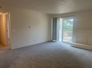 Woodbridge Manor Apartments in Lansing, MI - Foto de edificio - Building Photo