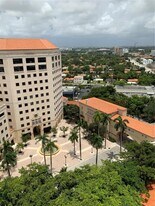 888 Douglas Rd in Coral Gables, FL - Building Photo