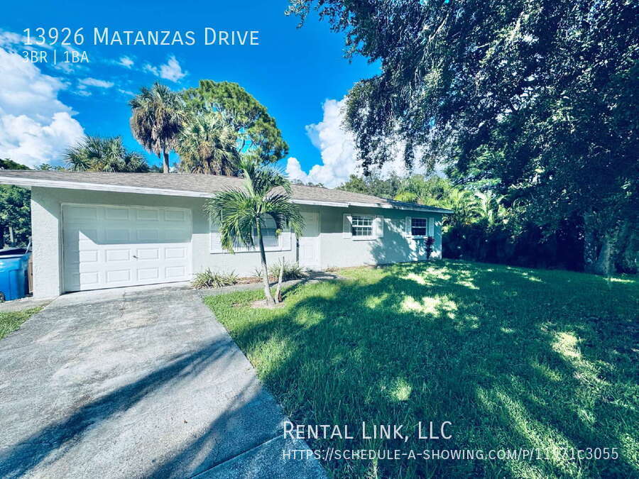 13926 Matanzas Dr in Ft. Myers, FL - Foto de edificio