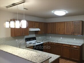 802 Amber Knoll in San Antonio, TX - Building Photo - Building Photo