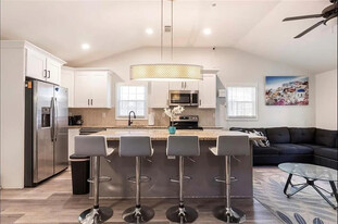 Room in Duplex on Cedar Ave NW in Atlanta, GA - Building Photo