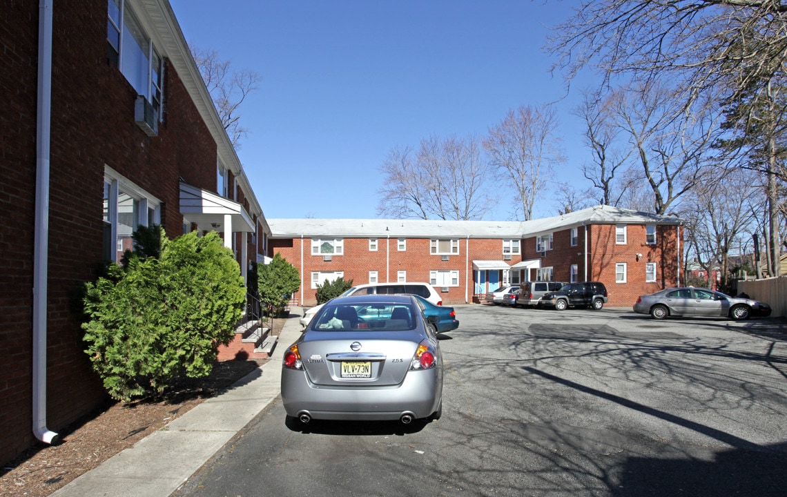 237 Park Pl in Orange, NJ - Building Photo