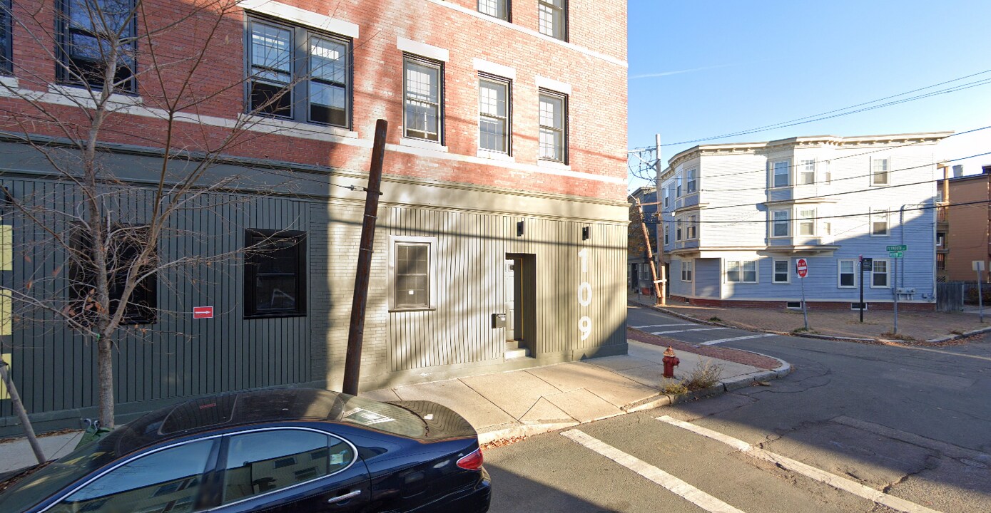 109 Webster Ave, Unit 1 in Cambridge, MA - Building Photo