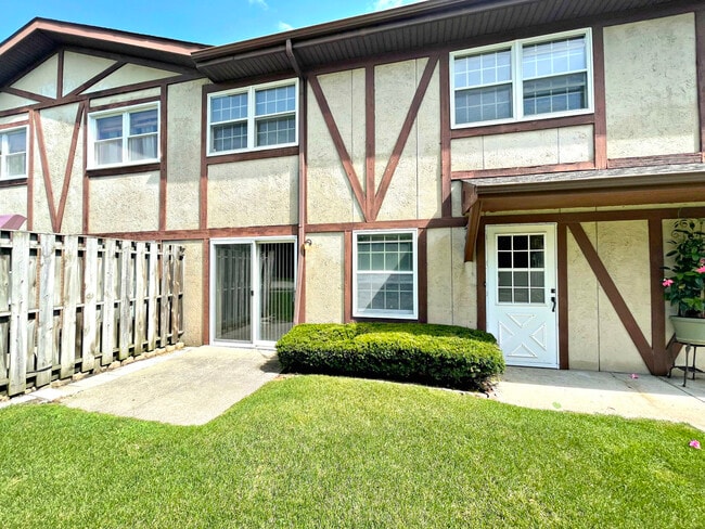 property at 1005 Greenwood Cir