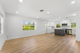 632 Allen Ave, Unit 1 in Delray Beach, FL - Building Photo - Building Photo